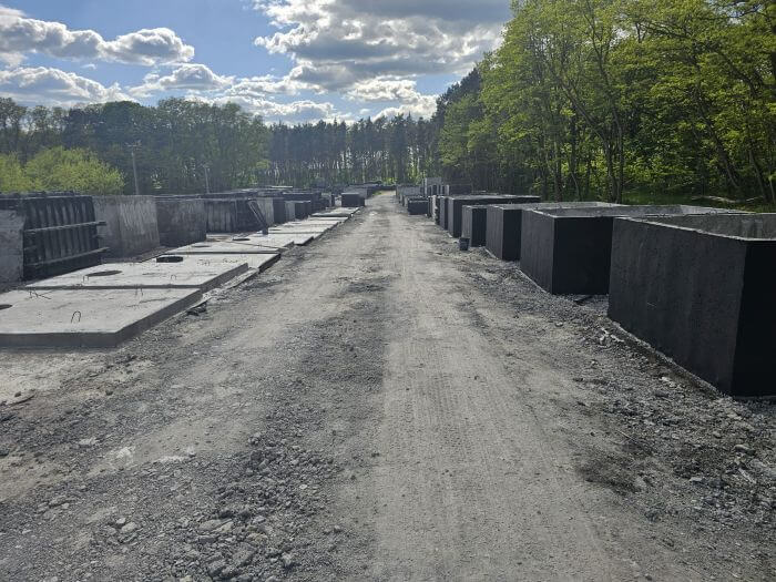 Plac z gotowymi szambami betonowymi Kazimierz Dolny w różnych rozmiarach